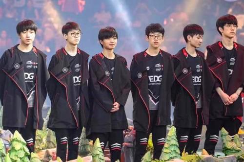 美因茨中场 美因茨中场