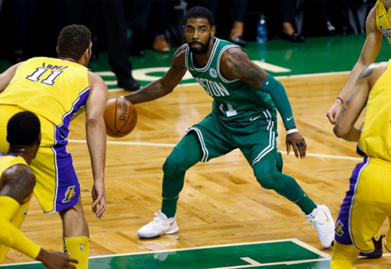 队在后场发 队在后场发